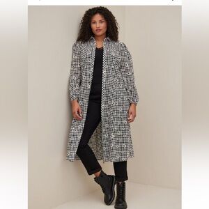 Torrid Plus size plaid black and white Kimono in size 4